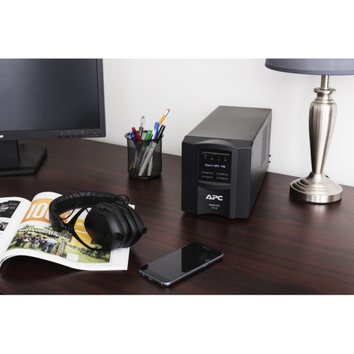 Токозахранващо устройство APC Smart-UPS 750VA LCD