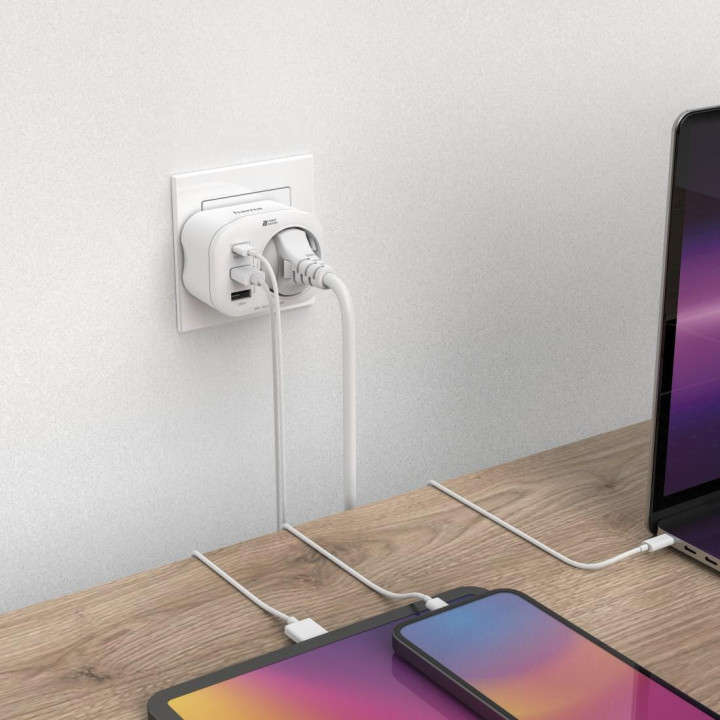 Мултипортов контакт HAMA, 4 гнезда, 1 x USB-C PD, 2 x USB-A, 20W, Бял - 223342