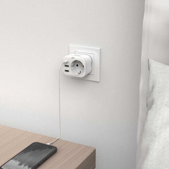 Мултипортов контакт HAMA, 4 гнезда, 1 x USB-C PD, 2 x USB-A, 20W, Бял - 223342