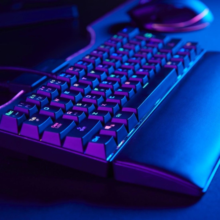 Геймърска мембранна клавиатура HAMA uRage Exodus 760 Mechanical Mini, USB, Червени суичове, LED подсветка, Макро бутони - HAMA-2