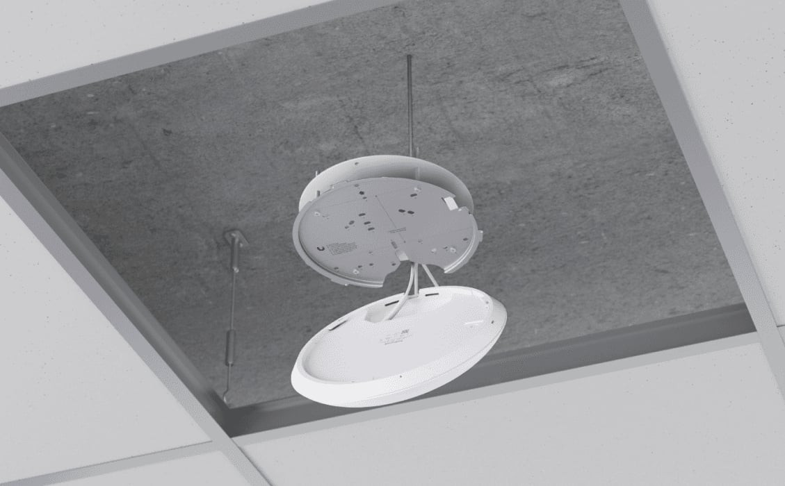 Точка за достъп Ubiquiti U7 Pro Max, 2.4 GHz, 2x2 MIMO, 1x 1/2.5 GbE - U7-Pro-Max - 6