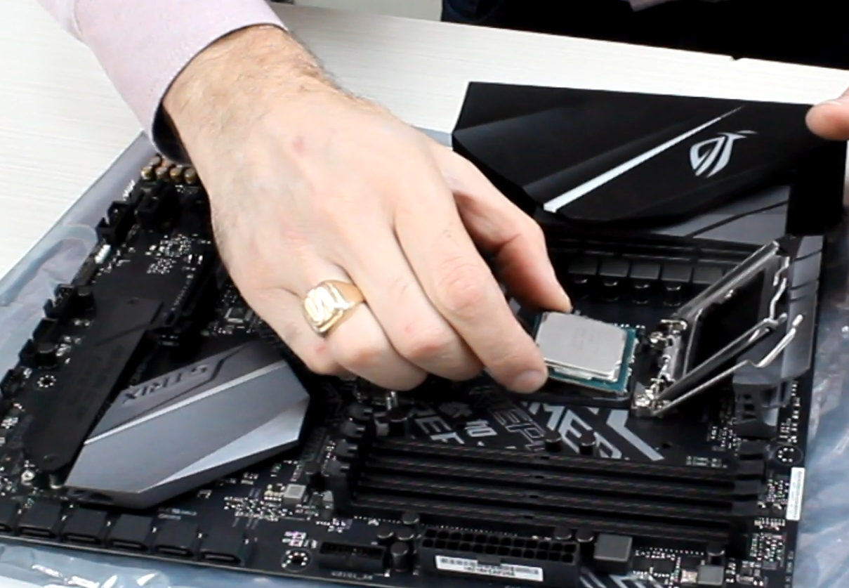 Ънбоксинг и асемблиране на дънна платка Asus Rog Strix H370-F Gaming